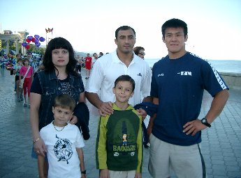 �A�W�̉Ƒ���